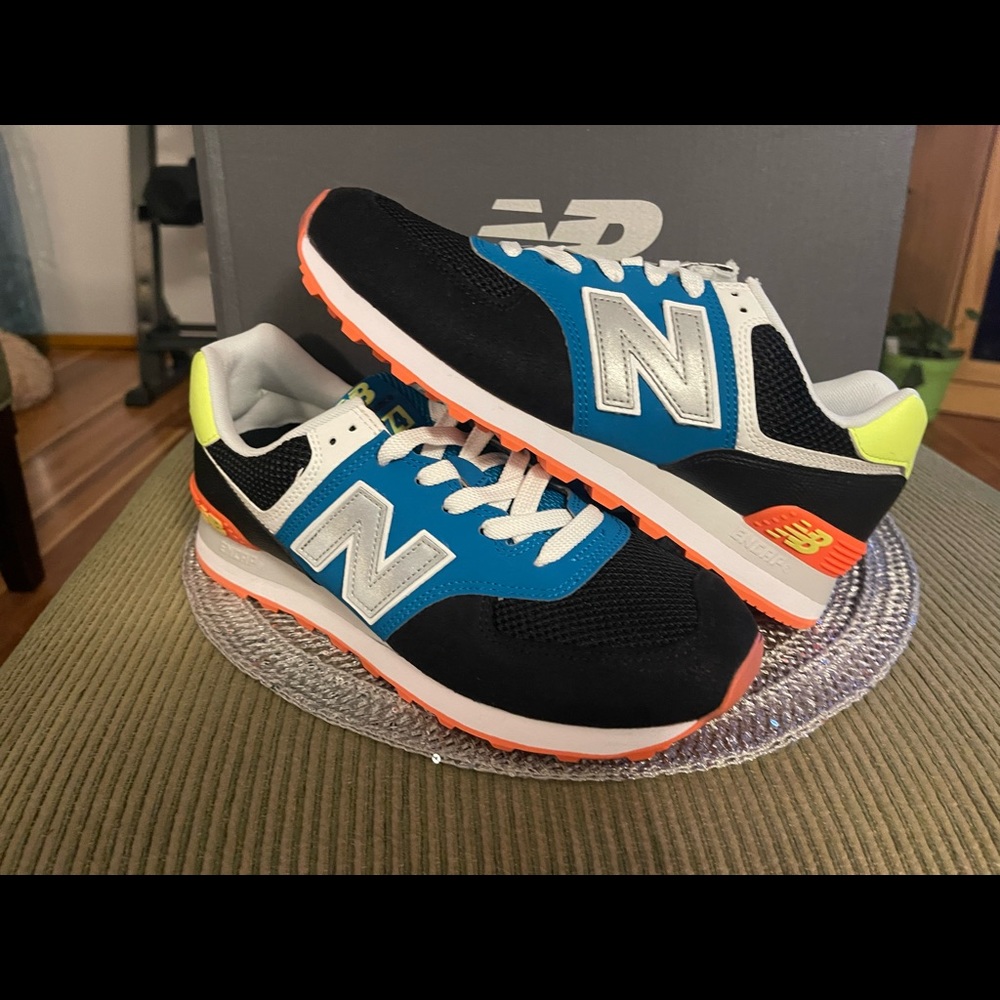 BRAND NEW NEVER WORN - No tags